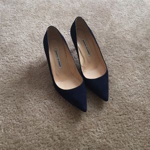 MANOLO BLAHNIK navy suede heels