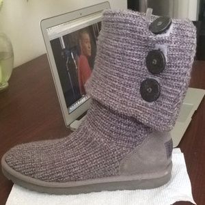 Gray sweater Ugg boots