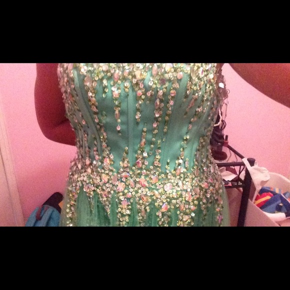 Prom dress - Picture 2 of 3