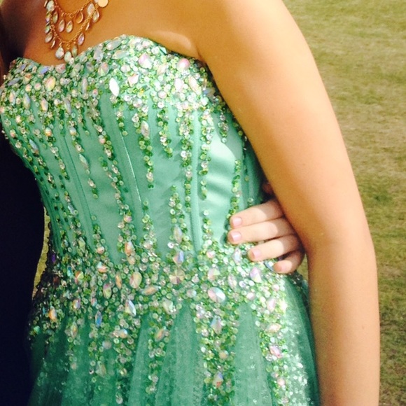 Prom dress - Picture 3 of 3