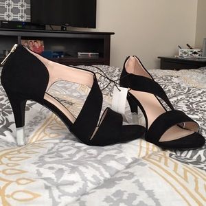 Gift Idea 🎄🎁🎄 NY&CO - Strappy Heels (NWT!)