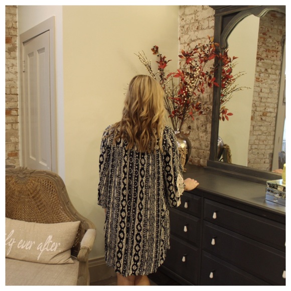 Navy tribal print lace sleeve dress - Picture 3 of 4