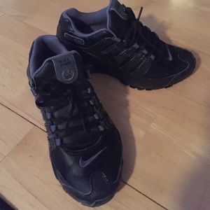 Black Nike shox