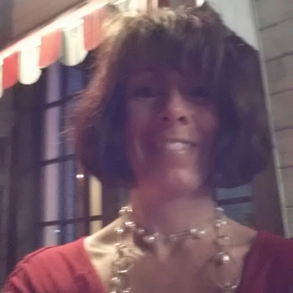 Meet your Posher, Brooke