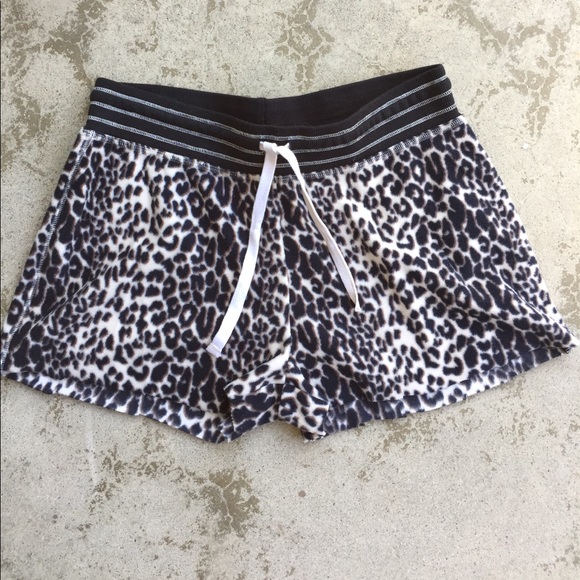 Bundle Sale, Hot Hot Leopard Fleece Hot Pants - Picture 5 of 7