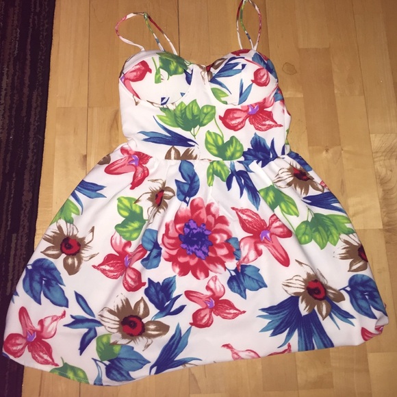 Cute boutique floral dress