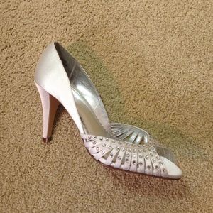 Michaelangelo Harlow ivory heels