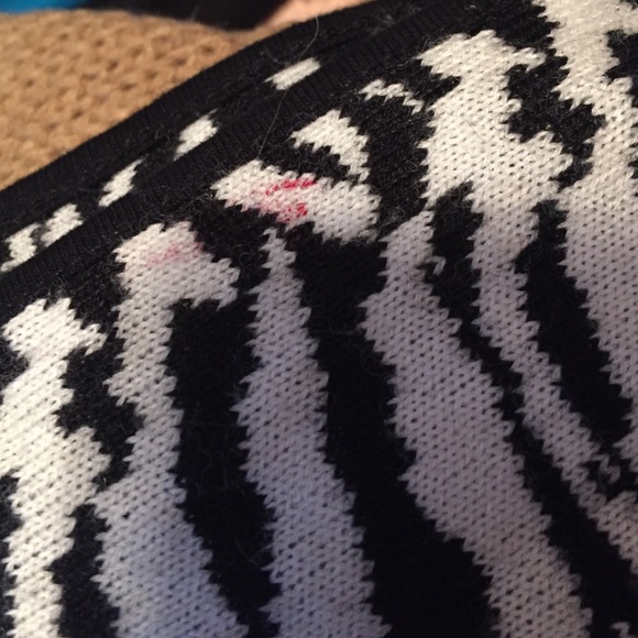 Zebra scarf - Picture 2 of 2