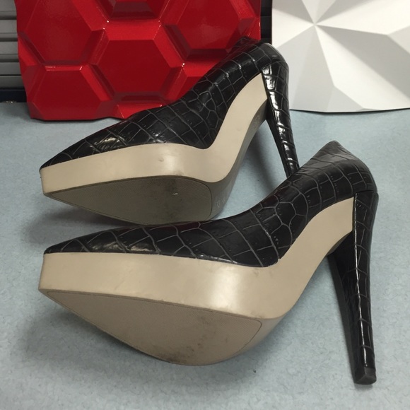 Stella McCartney croc-effect faux leather pumps. - Picture 2 of 3