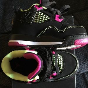 Toddler Jordan 4 Retros size 6c.