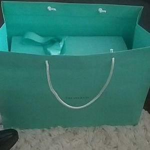 Tiffany & Co. Shopping bag and gift box