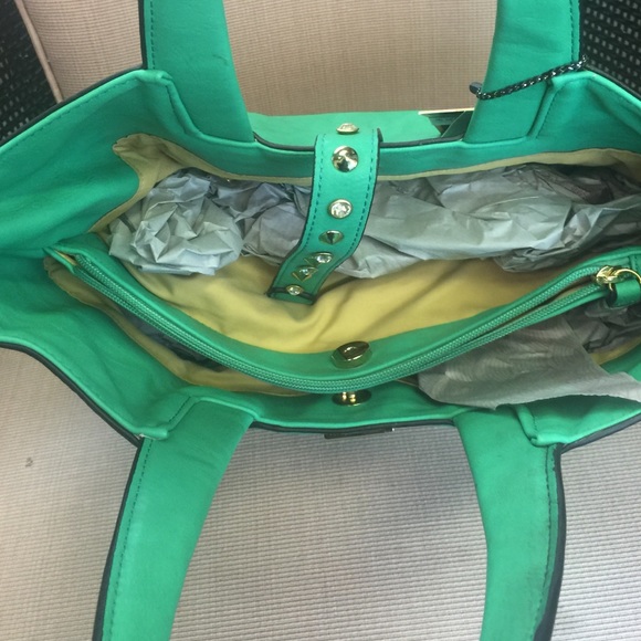 🎉 DIOPHY Handbag 🎉 - Picture 3 of 4