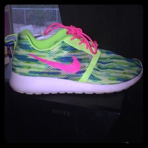 Nike mesh style  size 5Y