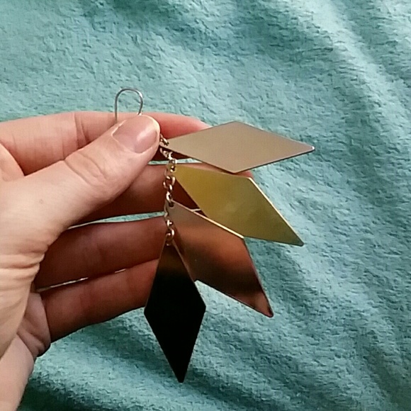 never been worn earrings! - Picture 3 of 3