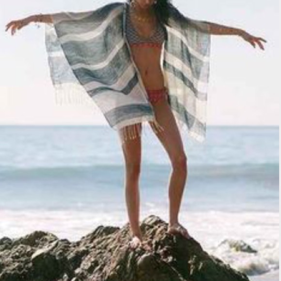 Urban Outfitters Stripe Open Poncho with Fringe - Picture 4 of 4