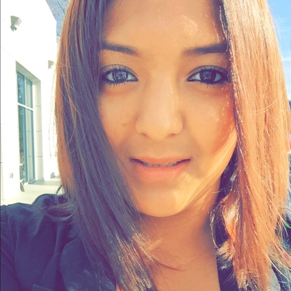 Meet your Posher, Monica - Picture 1 of 1