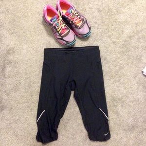 Nike Fit Dry black running crops