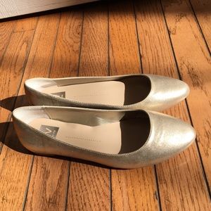 Gold Dolce Vita flats