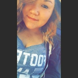 Meet your Posher, Claudia