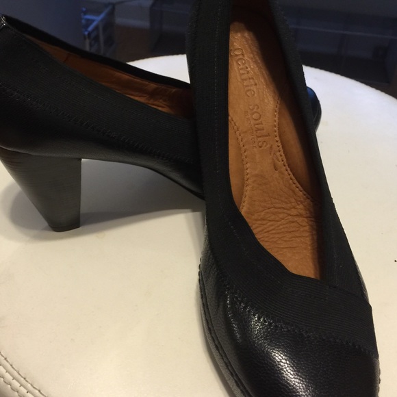 Never worn high end black pumps