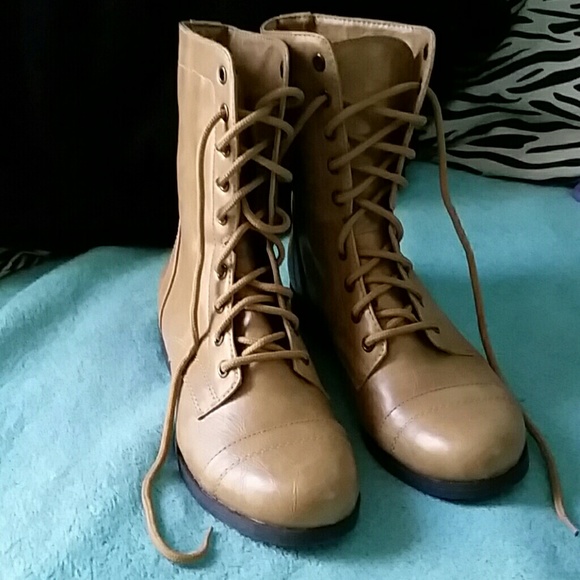 tan combat boots - Picture 2 of 4