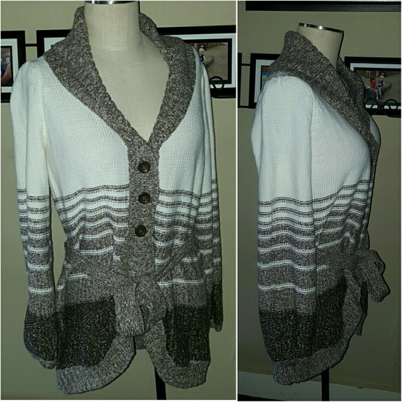 St. John's Bay Sweaters - ⭐@vilella HOLD⭐White Brown Striped Knit Sweater