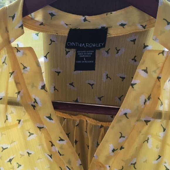Yellow top - Picture 2 of 2