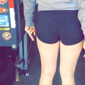 Black h&m shorts