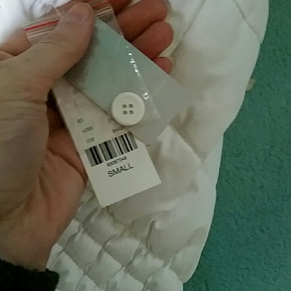 New York and Company white bubble vest  with hood - Picture 3 of 3