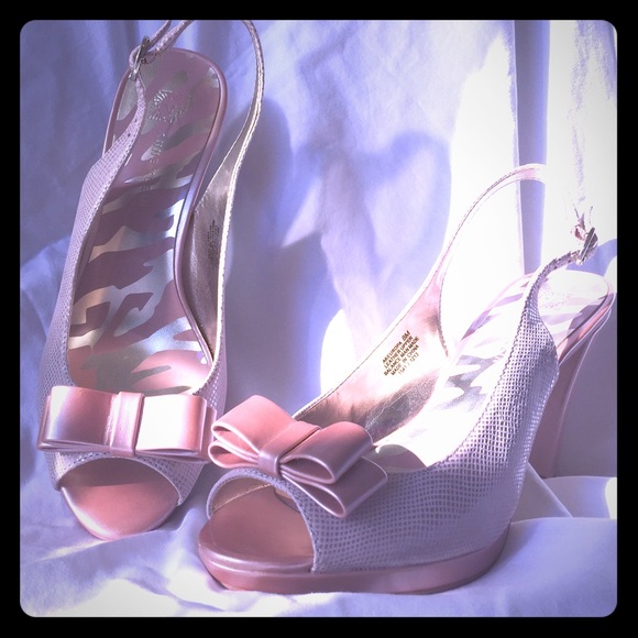 😎Vince Camuto Dear Sling Back💃🏽