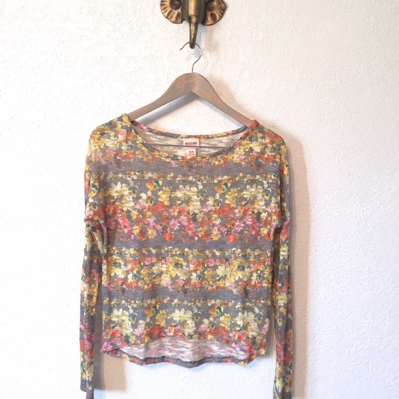 Floral High-Low Top - Picture 2 of 4