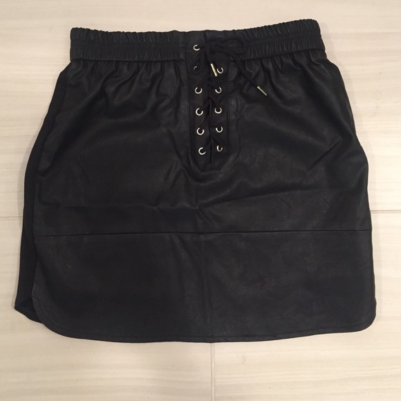 Zara leather look skirt xs
