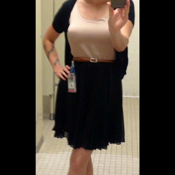 Nude and black dress - Picture 4 of 4