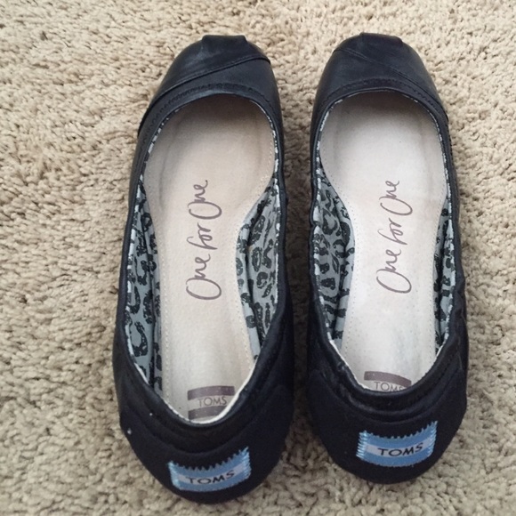 TOMS black flats