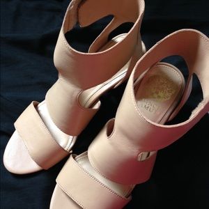Sale. 💖Vince camuto heels.