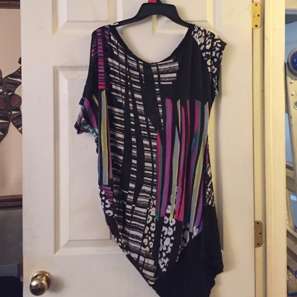 Mixed pattern club dress with a peakboo sleeve - Picture 2 of 3