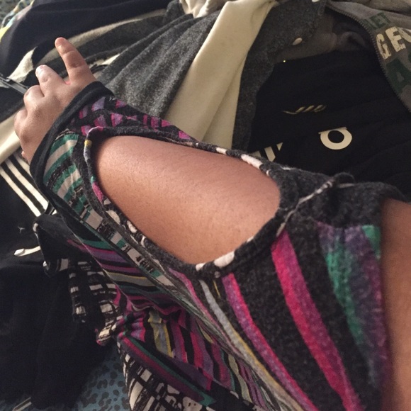 Mixed pattern club dress with a peakboo sleeve - Picture 3 of 3