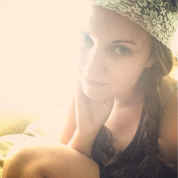 💛 Meet your Posher, Tiffany 💛 - Picture 2 of 4