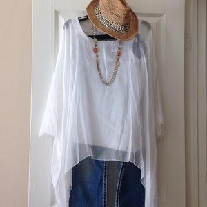 Luna Luz semi shear flowy blouse