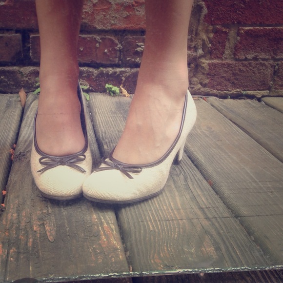 Adorable cream and chocolate brown heels!
