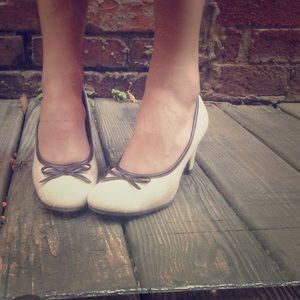 Adorable cream and chocolate brown heels!