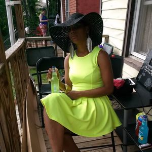 Meet your Posher, Asia blowyoazzoff