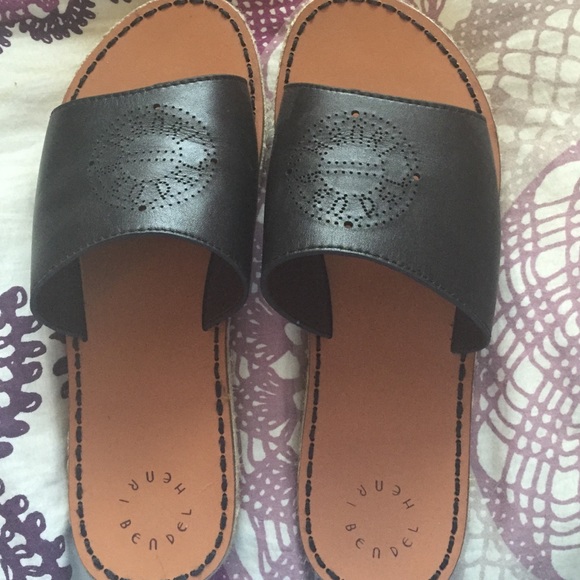Henri Bendel Sandals