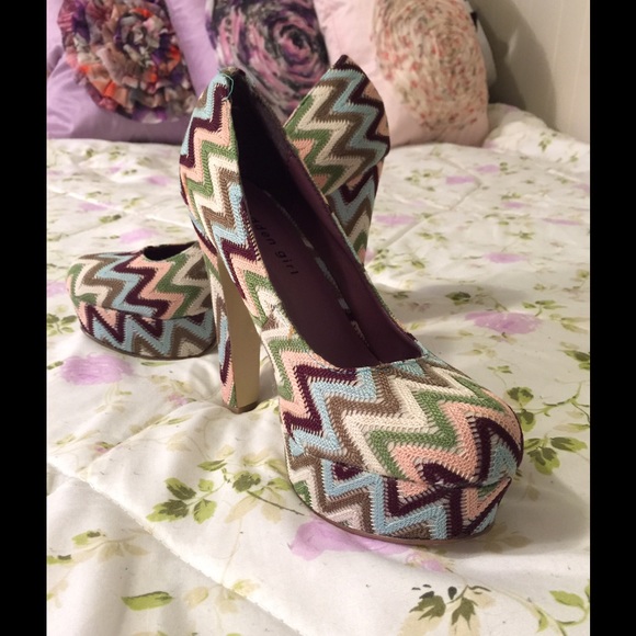 Steve Madden Pastel colored Chevron heels.