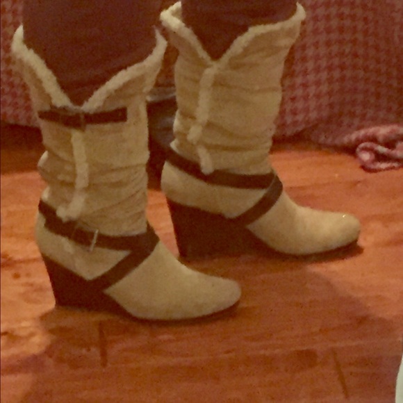 Faux fur tan wedge-hilled boots!