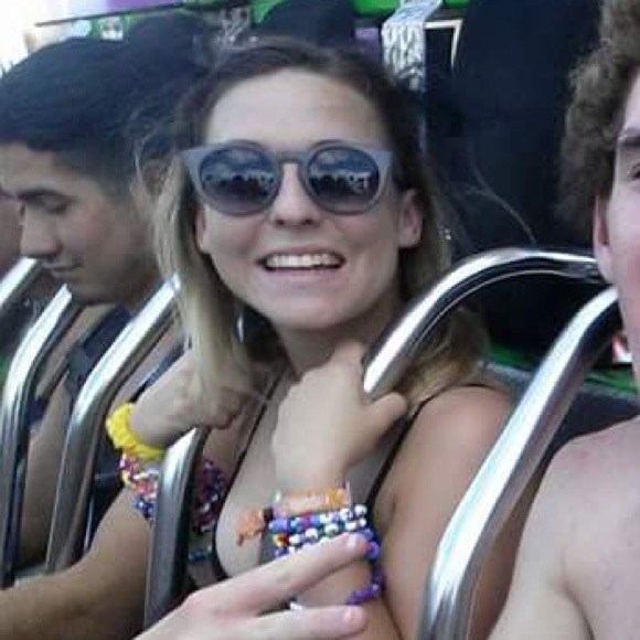 Meet your Posher, Emily - Picture 3 of 4