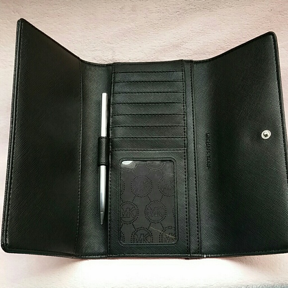 Michael Kors wallet - Picture 2 of 4