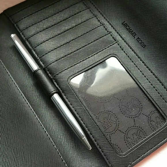 Michael Kors wallet - Picture 4 of 4