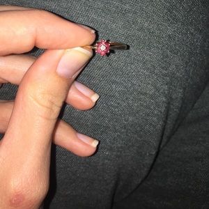 Beautiful vintage solid 10k gold ring