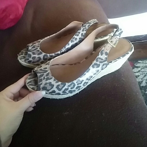 Super cute cheetah print wedges
